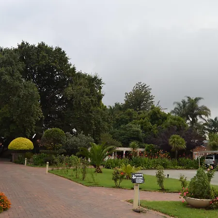 Airport Gardens Boutique Hotel-3